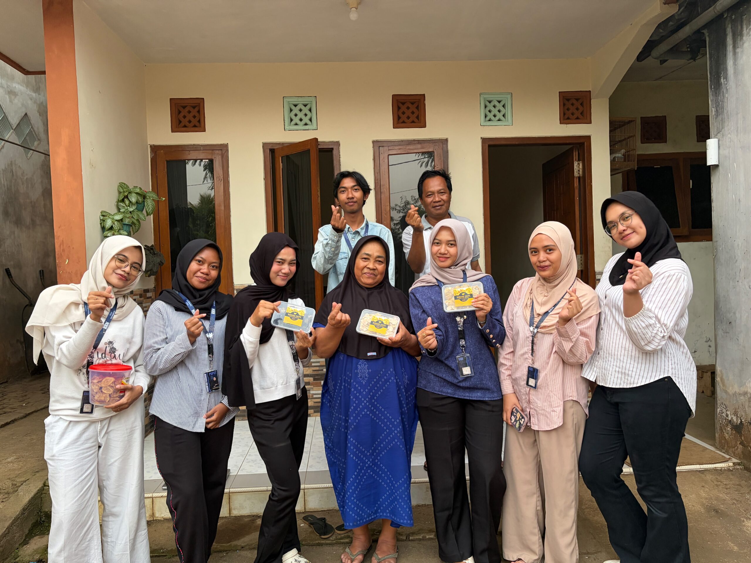 KKN Berdampak Kelompok 167 UMM Dorong Inovasi Keripik Pisang Karangrejo